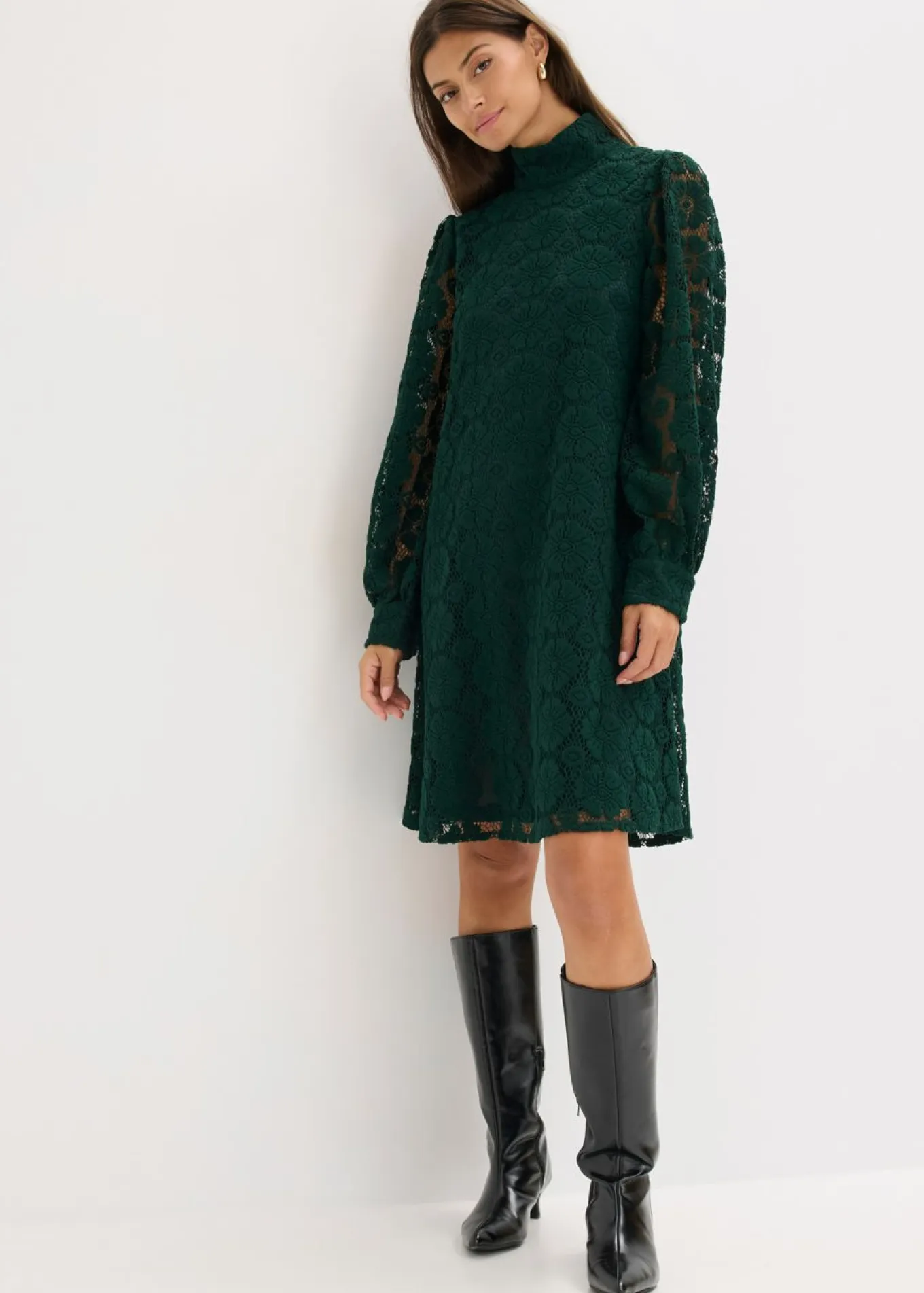 Vestido corto de encaje