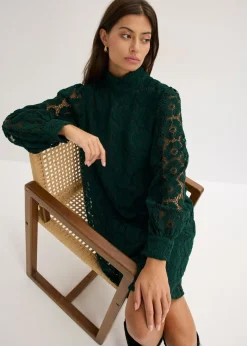Vestido corto de encaje