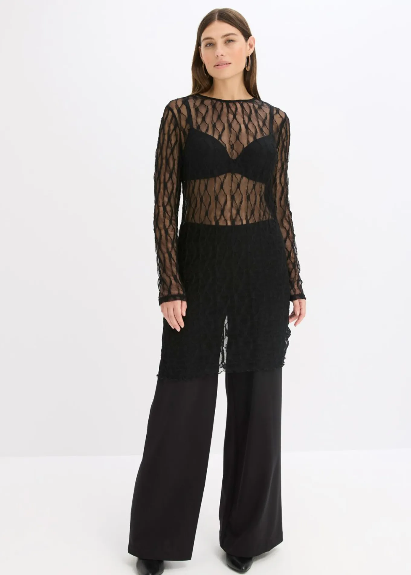 Vestido corto de encaje