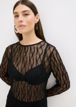 Vestido corto de encaje