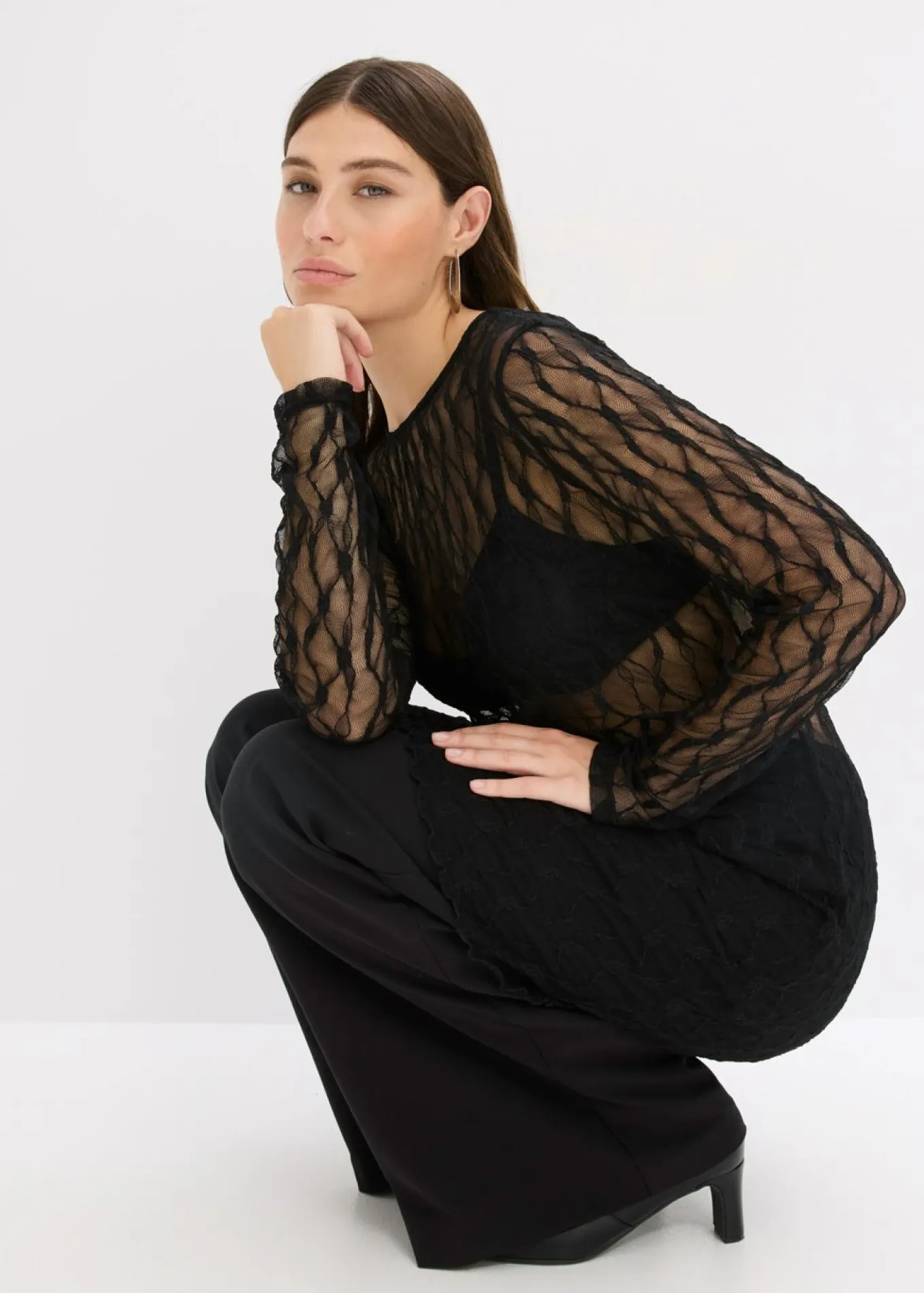 Vestido corto de encaje
