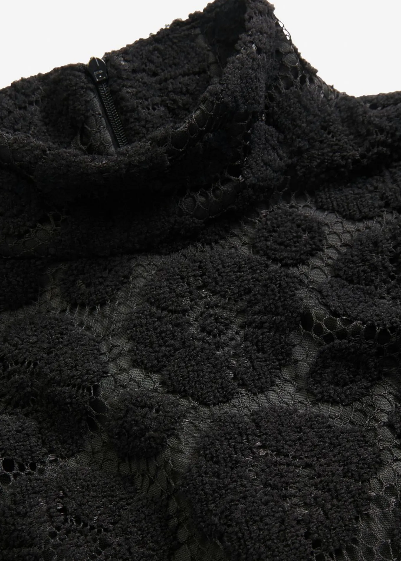 Vestido corto de encaje