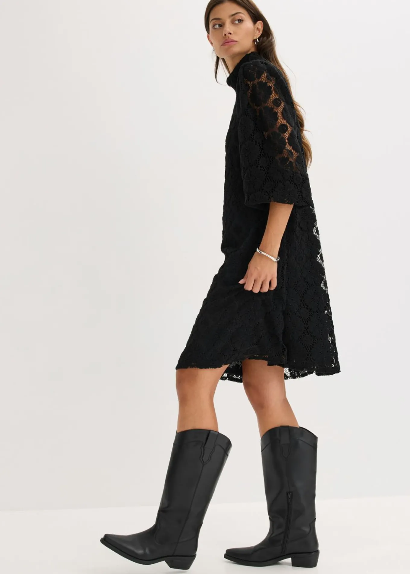 Vestido corto de encaje