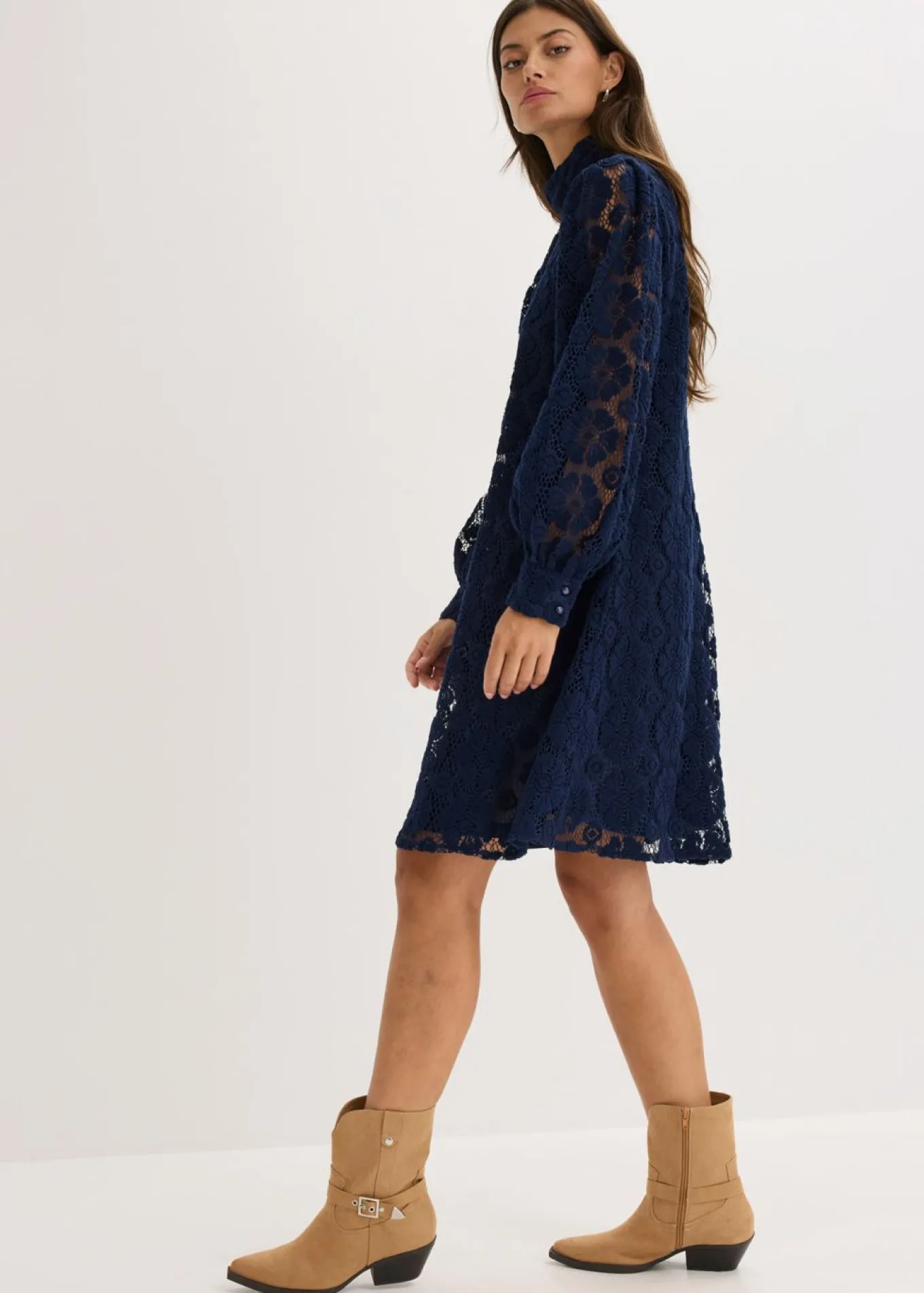 Vestido corto de encaje