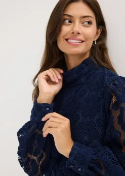 Vestido corto de encaje