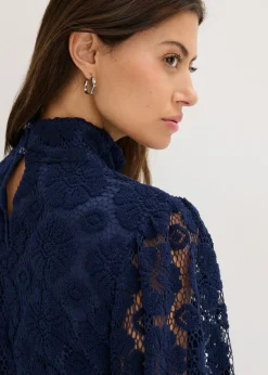Vestido corto de encaje