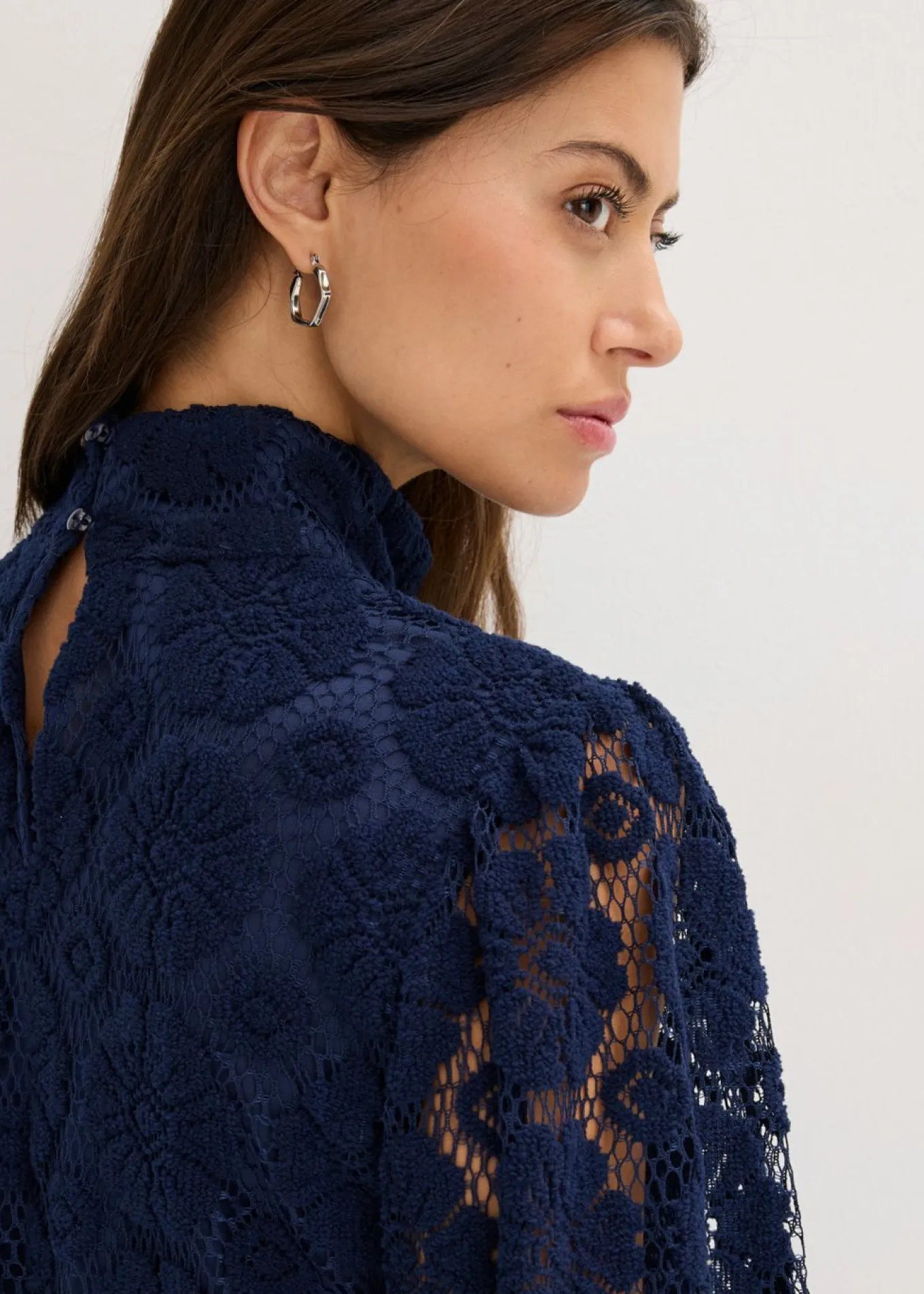 Vestido corto de encaje