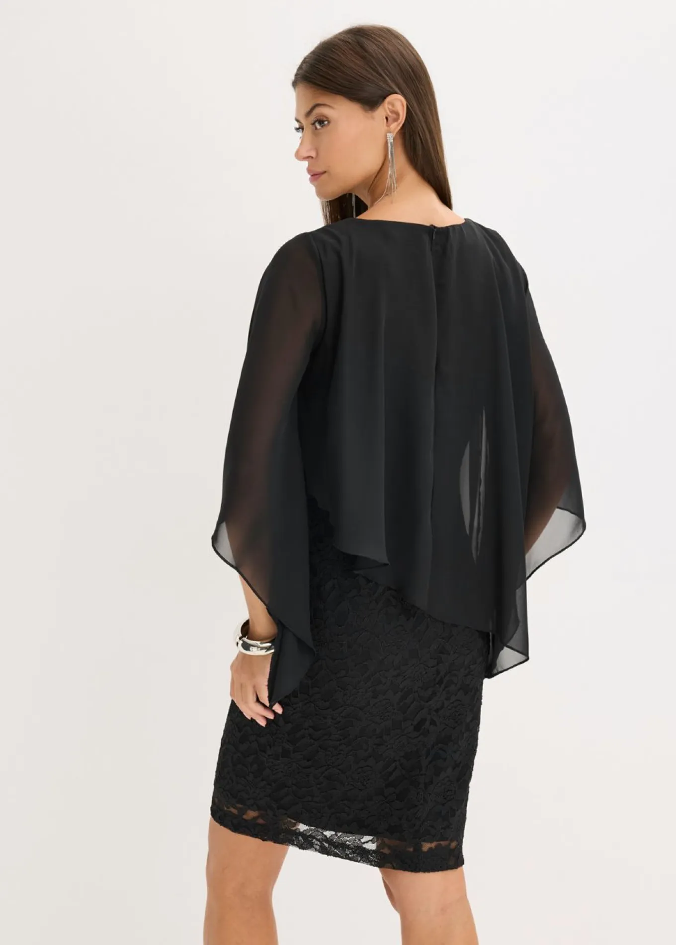 Vestido corto de encaje con capa de gasa fina