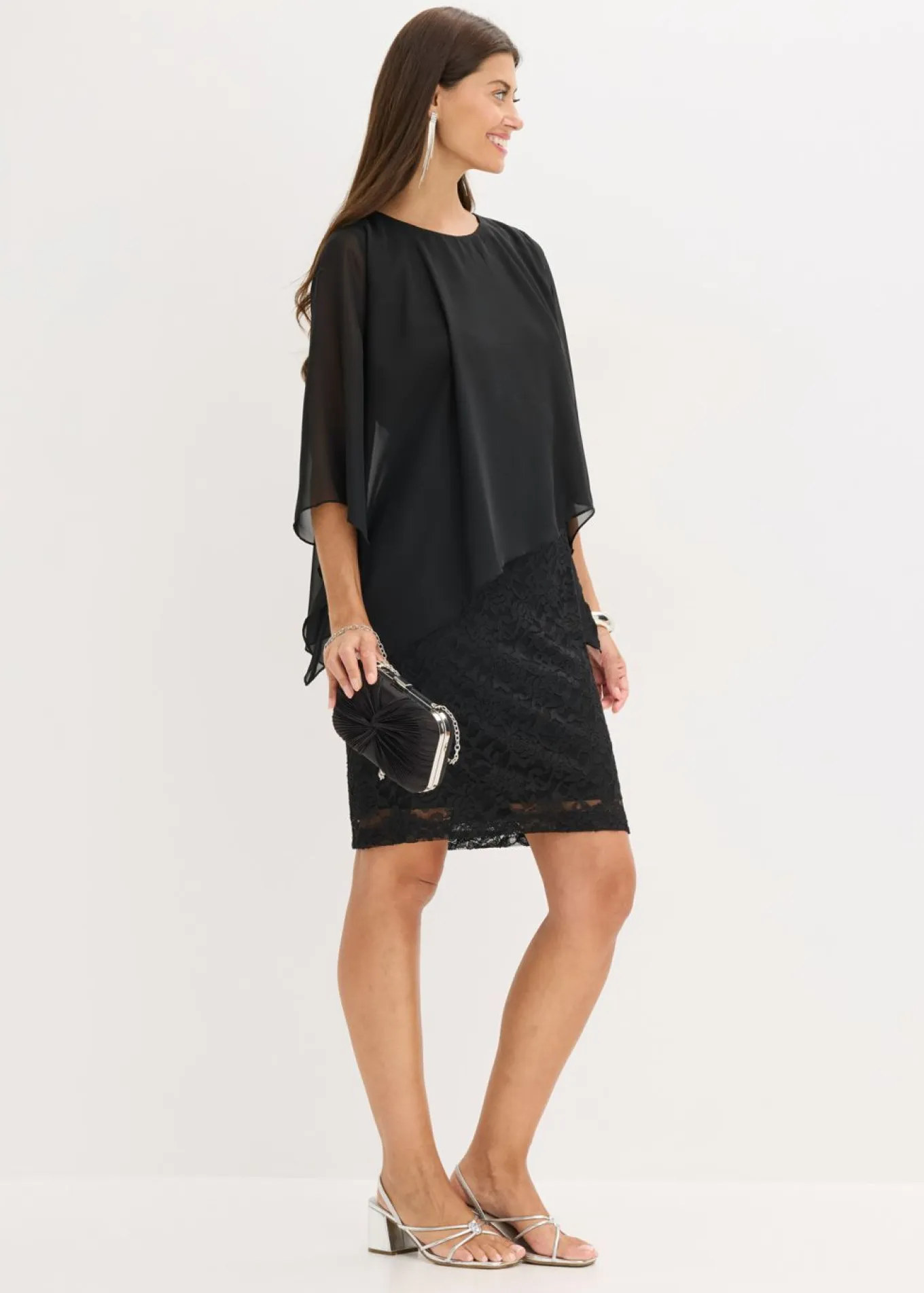 Vestido corto de encaje con capa de gasa fina