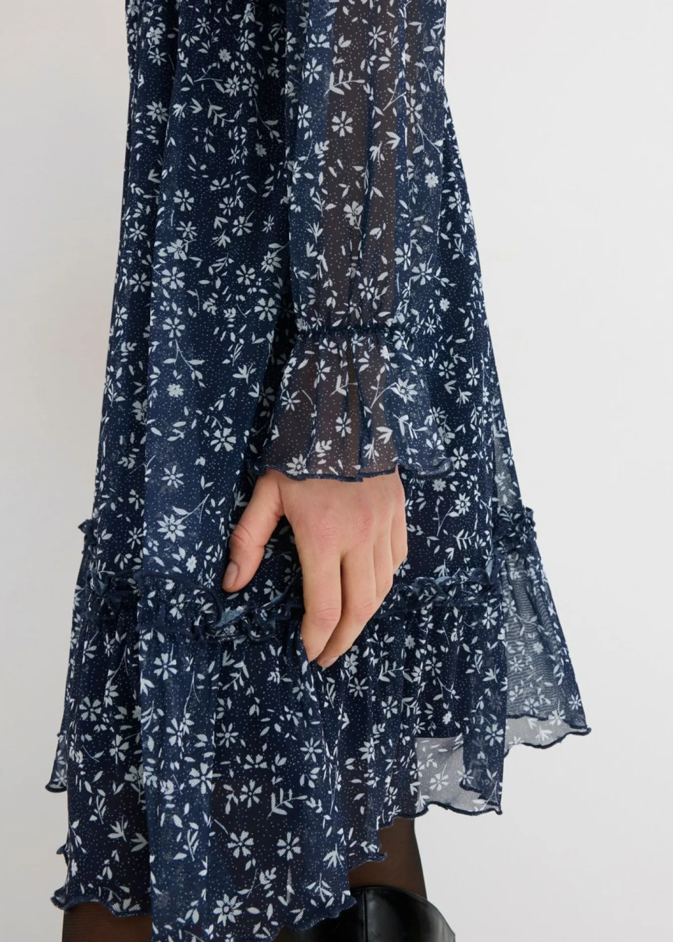 Vestido corto de malla fina