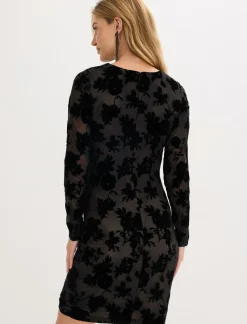 Vestido corto de malla fina con estampado flocado
