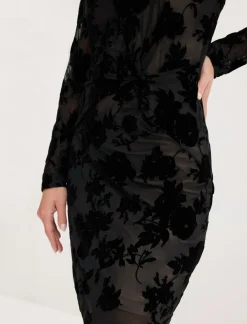 Vestido corto de malla fina con estampado flocado