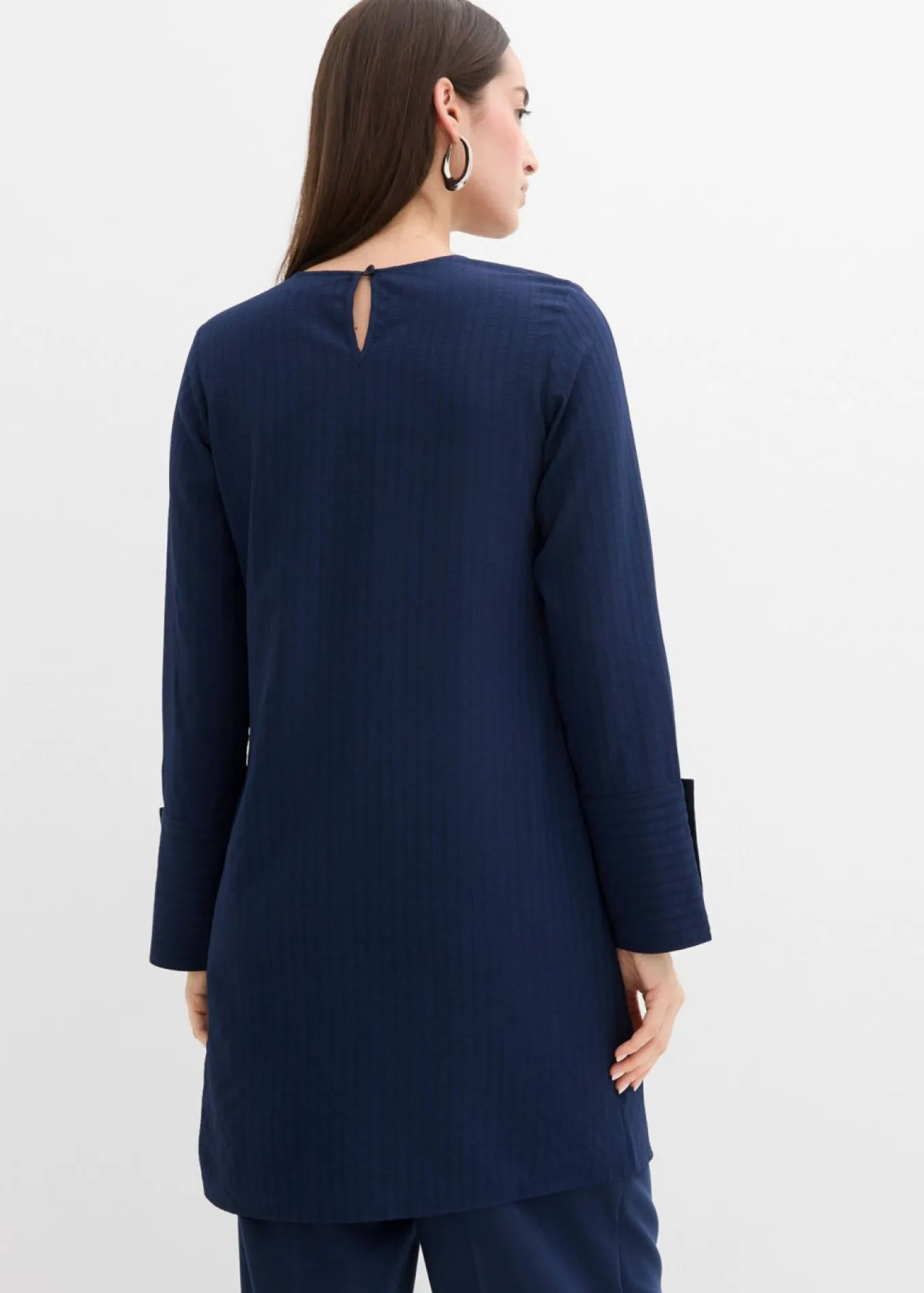 Vestido corto de material estructurado