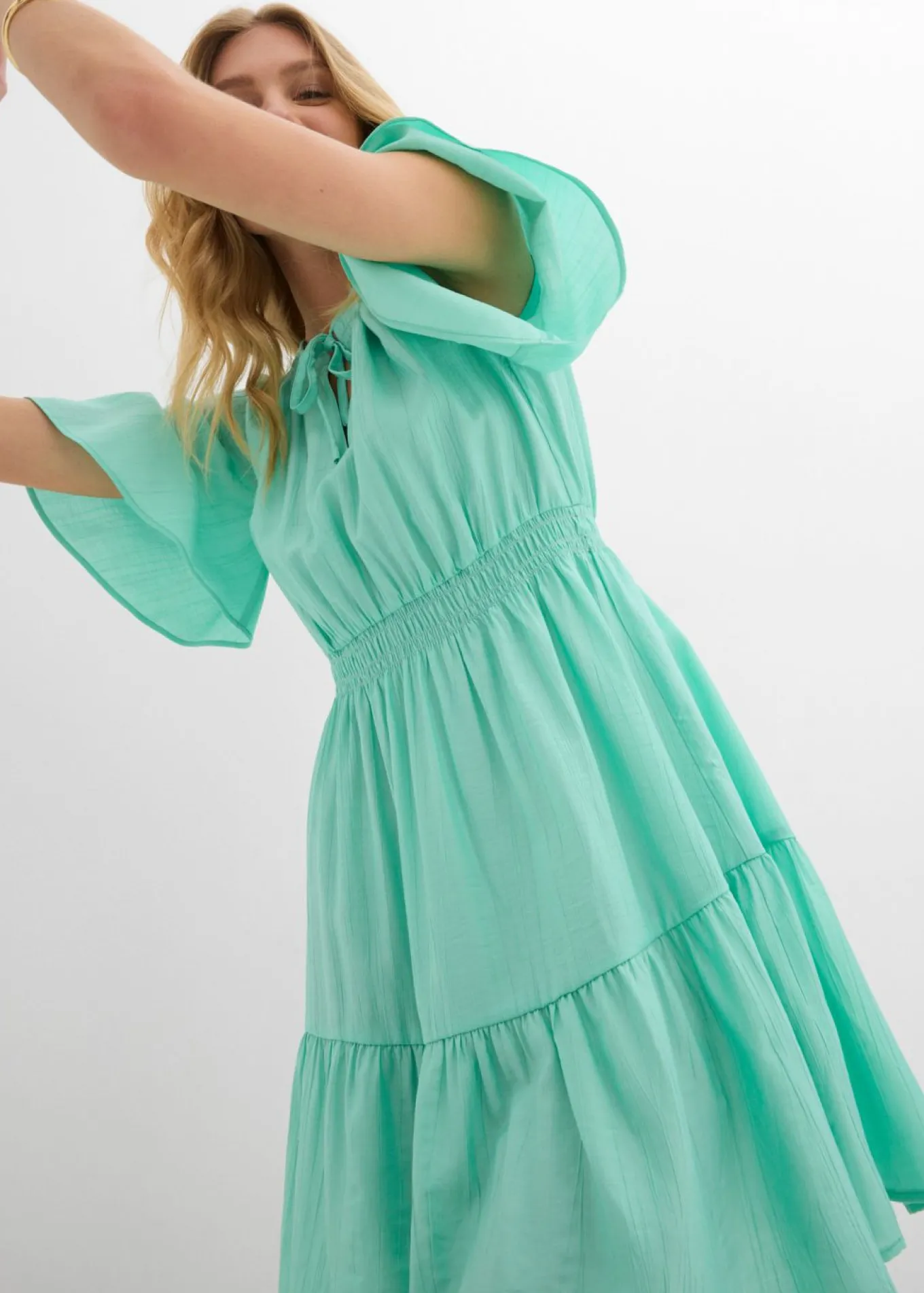 Vestido corto de mezcla de viscosa fluida