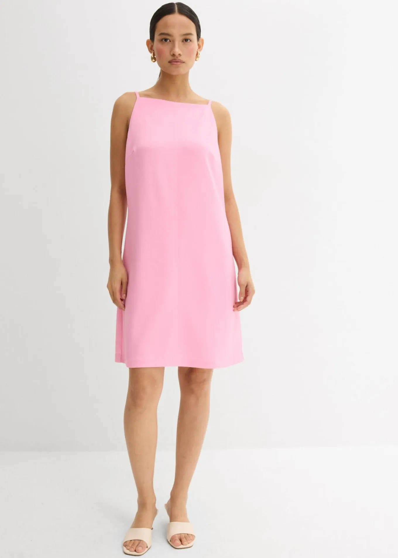 Vestido corto de neopreno fluido