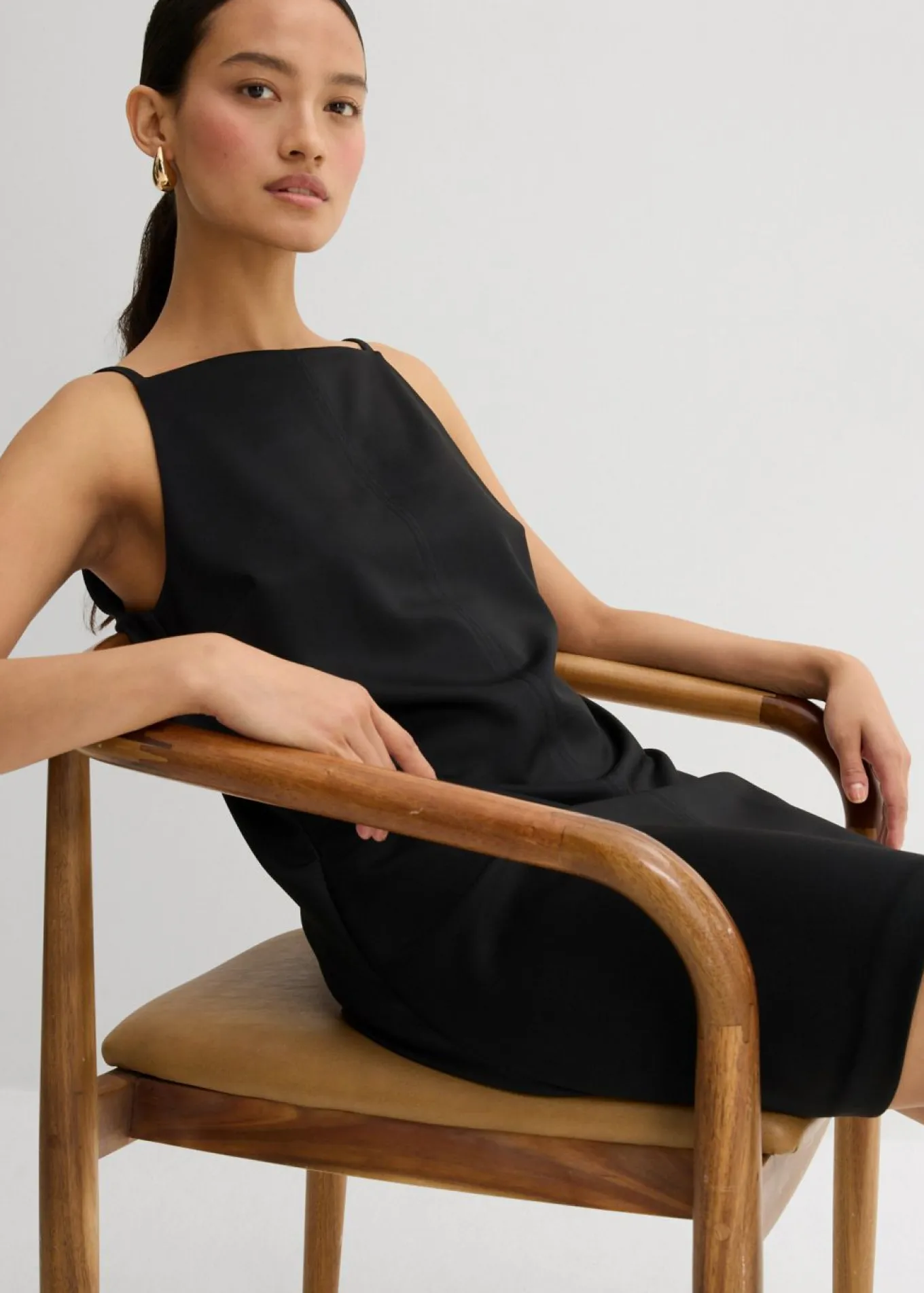 Vestido corto de neopreno fluido
