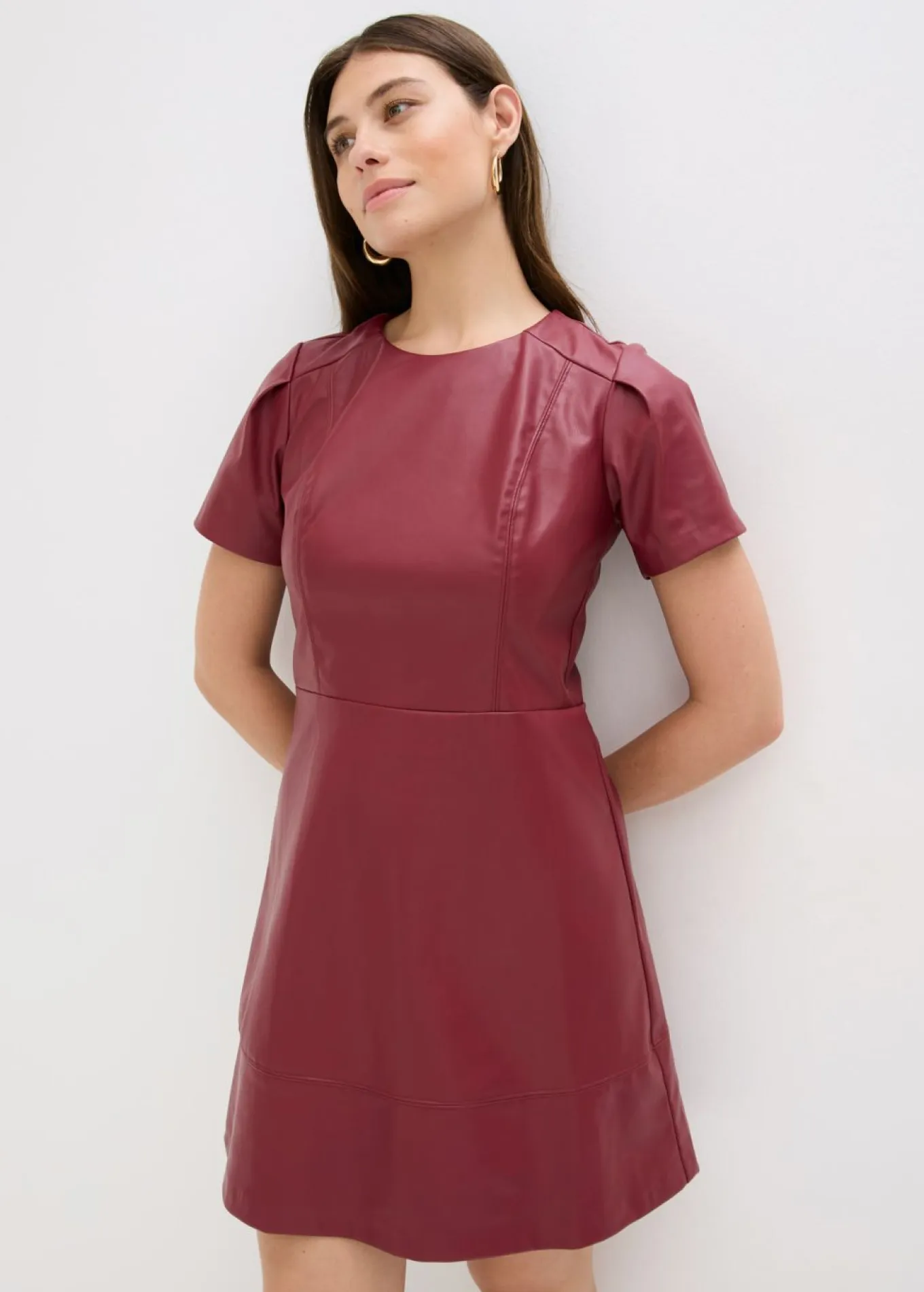 Vestido corto de piel sintética