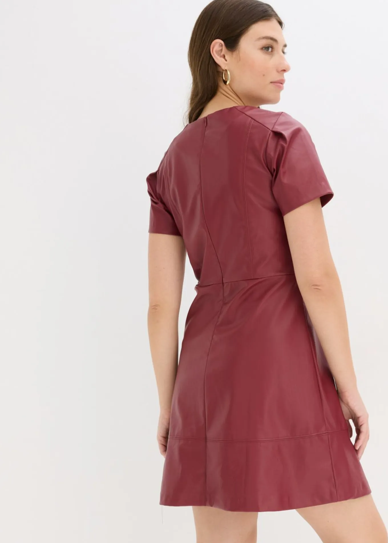 Vestido corto de piel sintética
