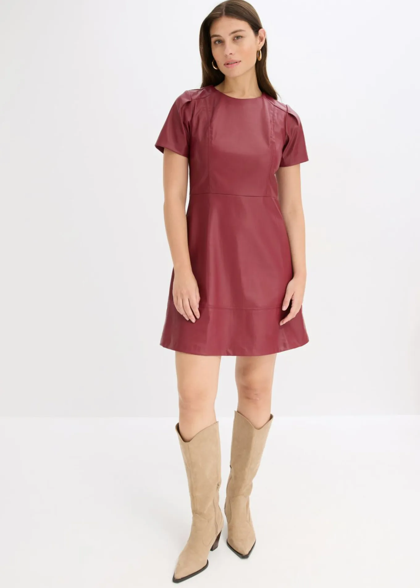 Vestido corto de piel sintética