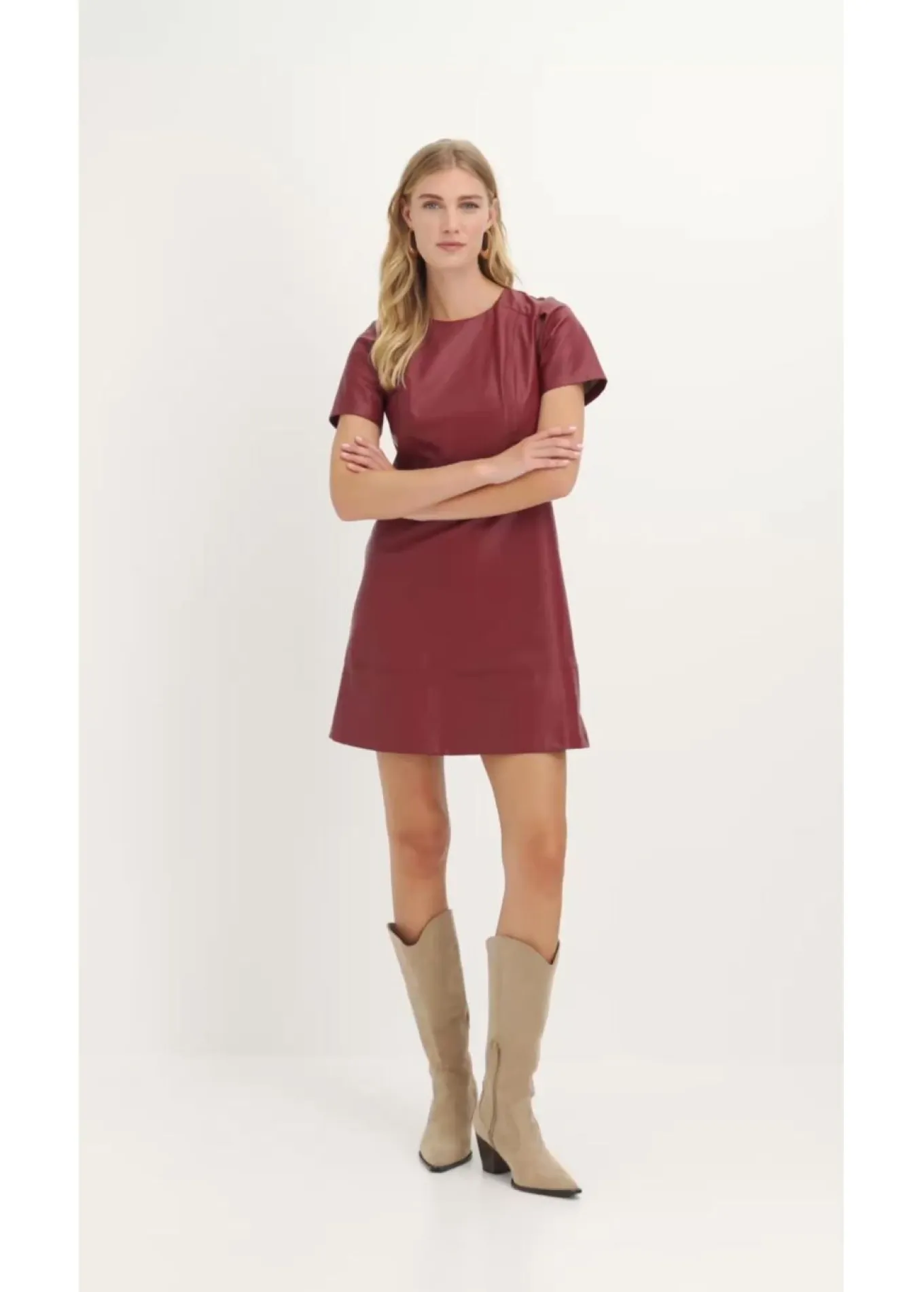 Vestido corto de piel sintética