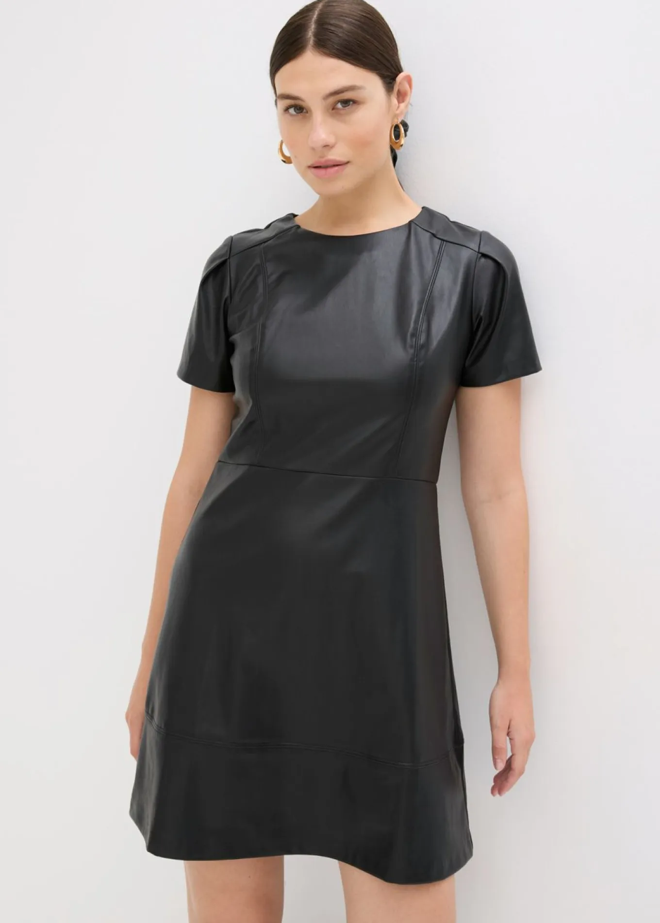 Vestido corto de piel sintética
