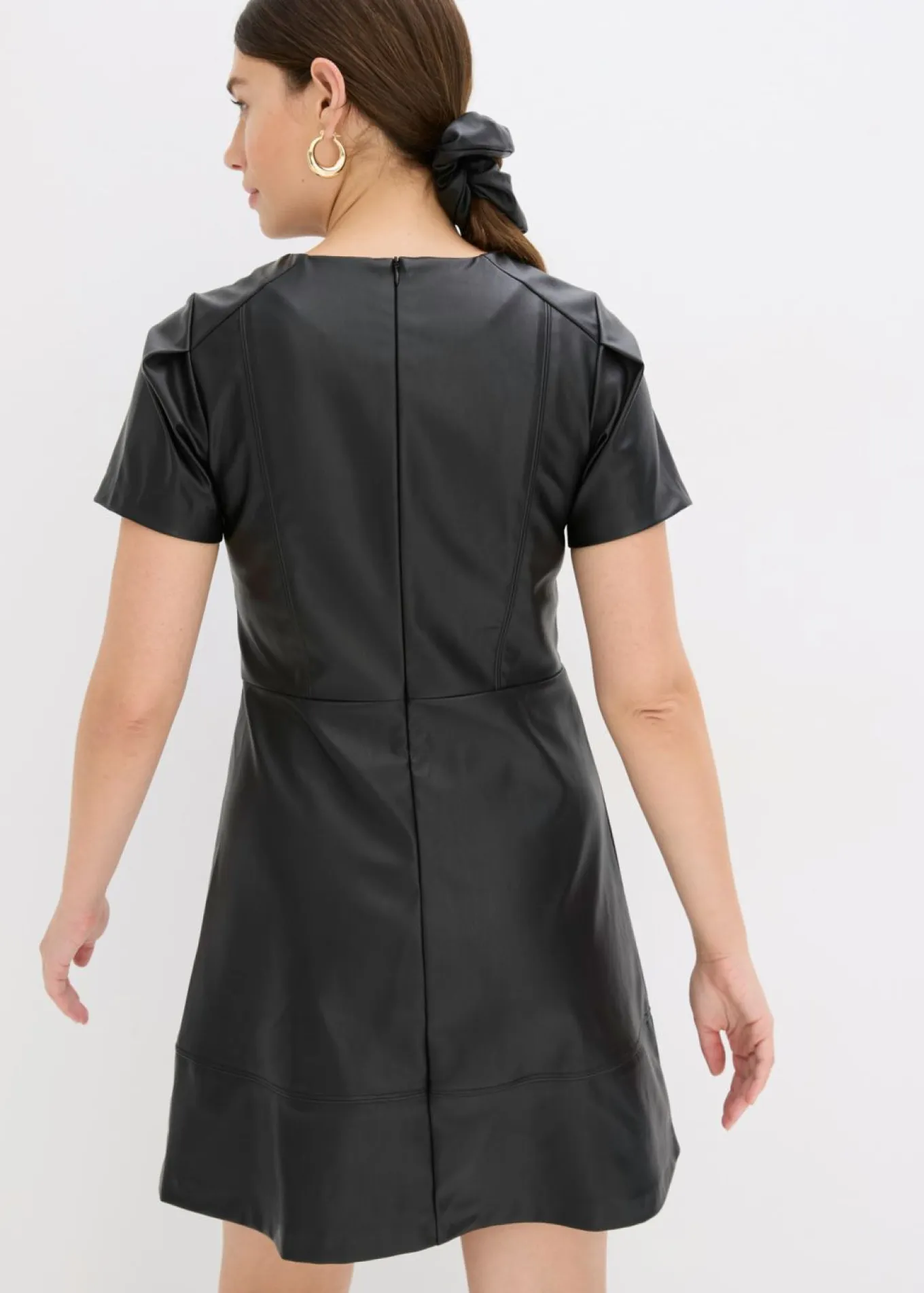 Vestido corto de piel sintética