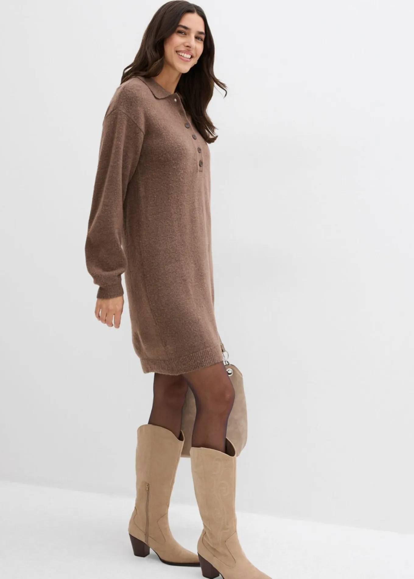 Vestido corto de punto con botones