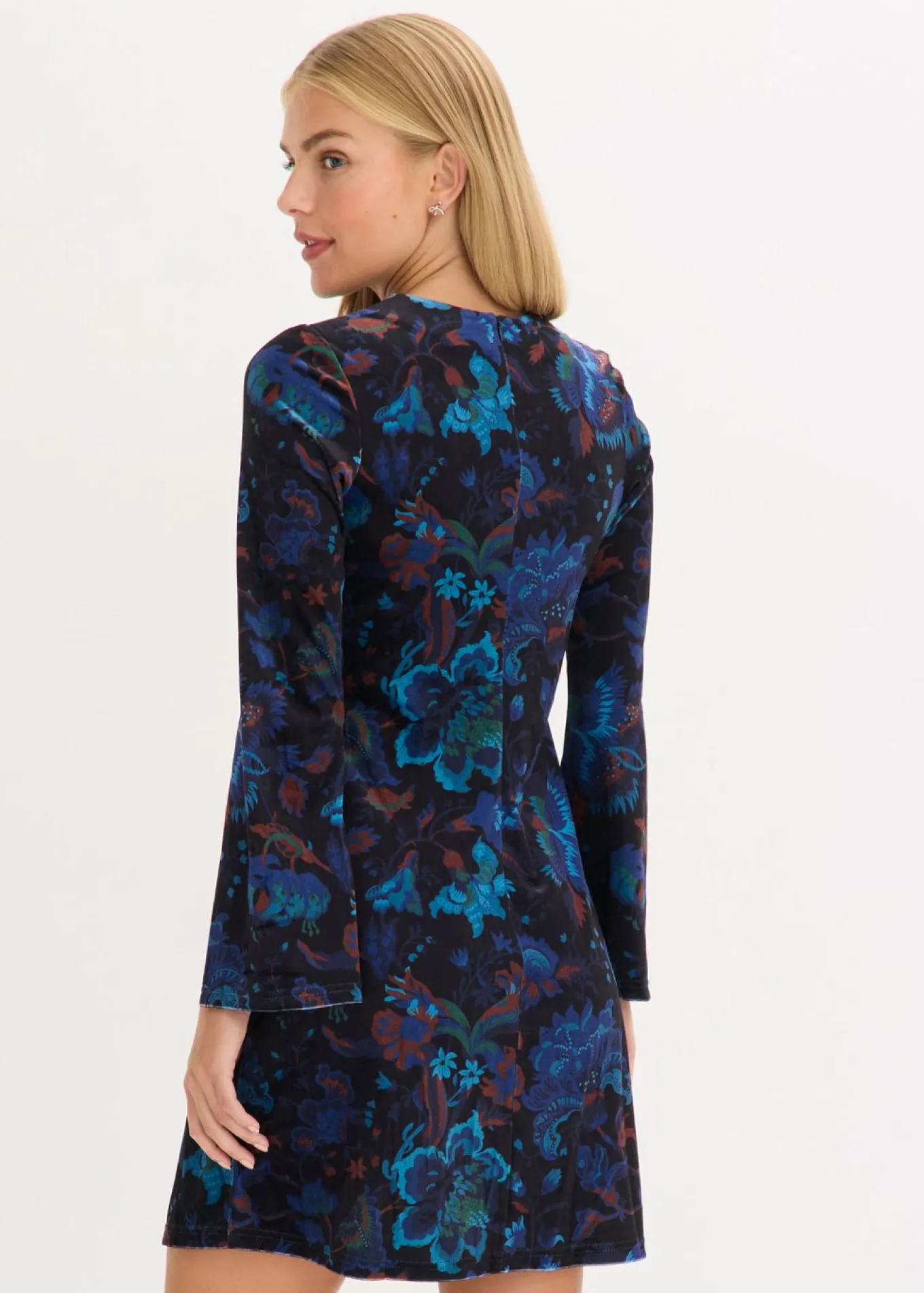 Vestido corto de terciopelo fluido