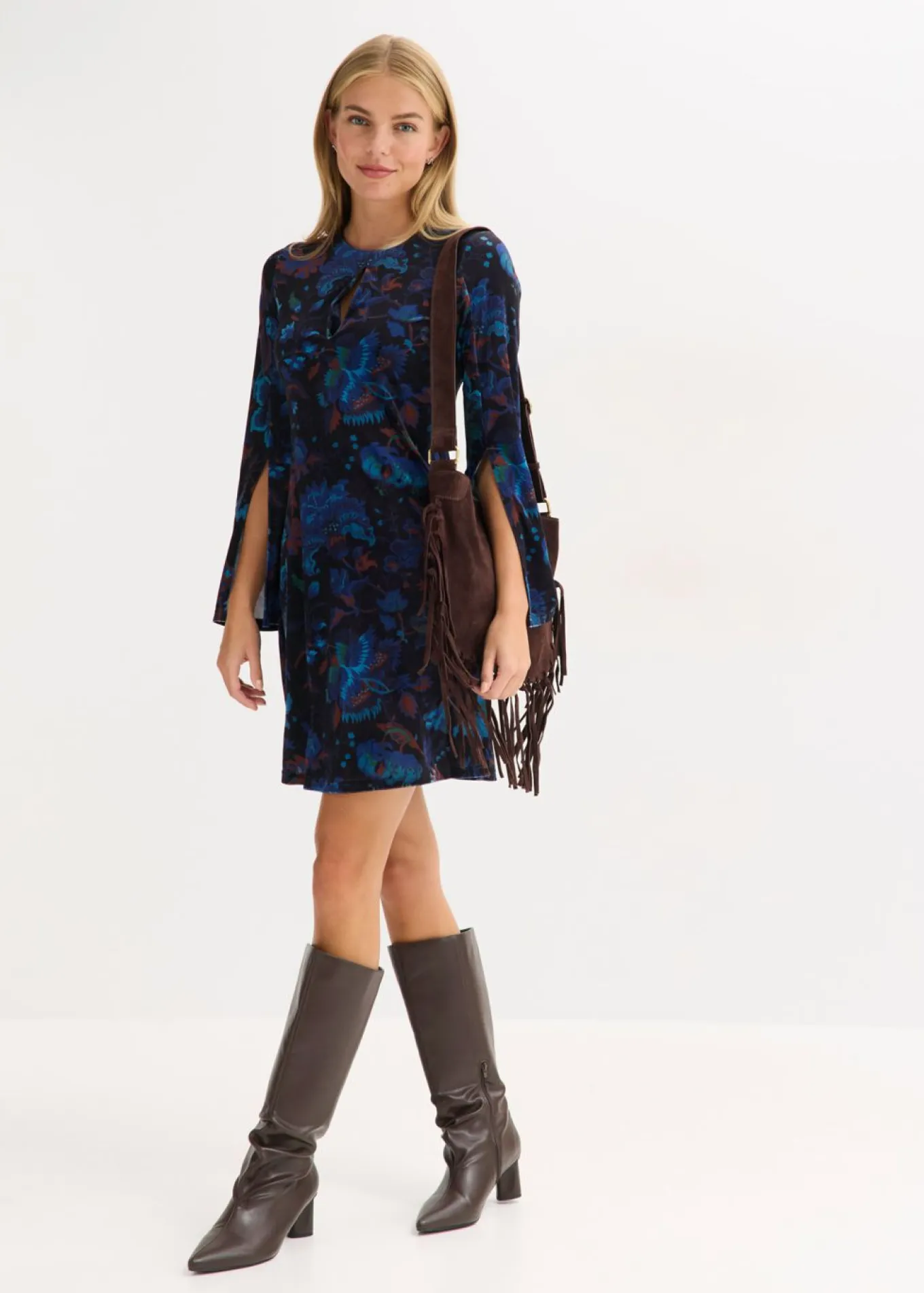 Vestido corto de terciopelo fluido