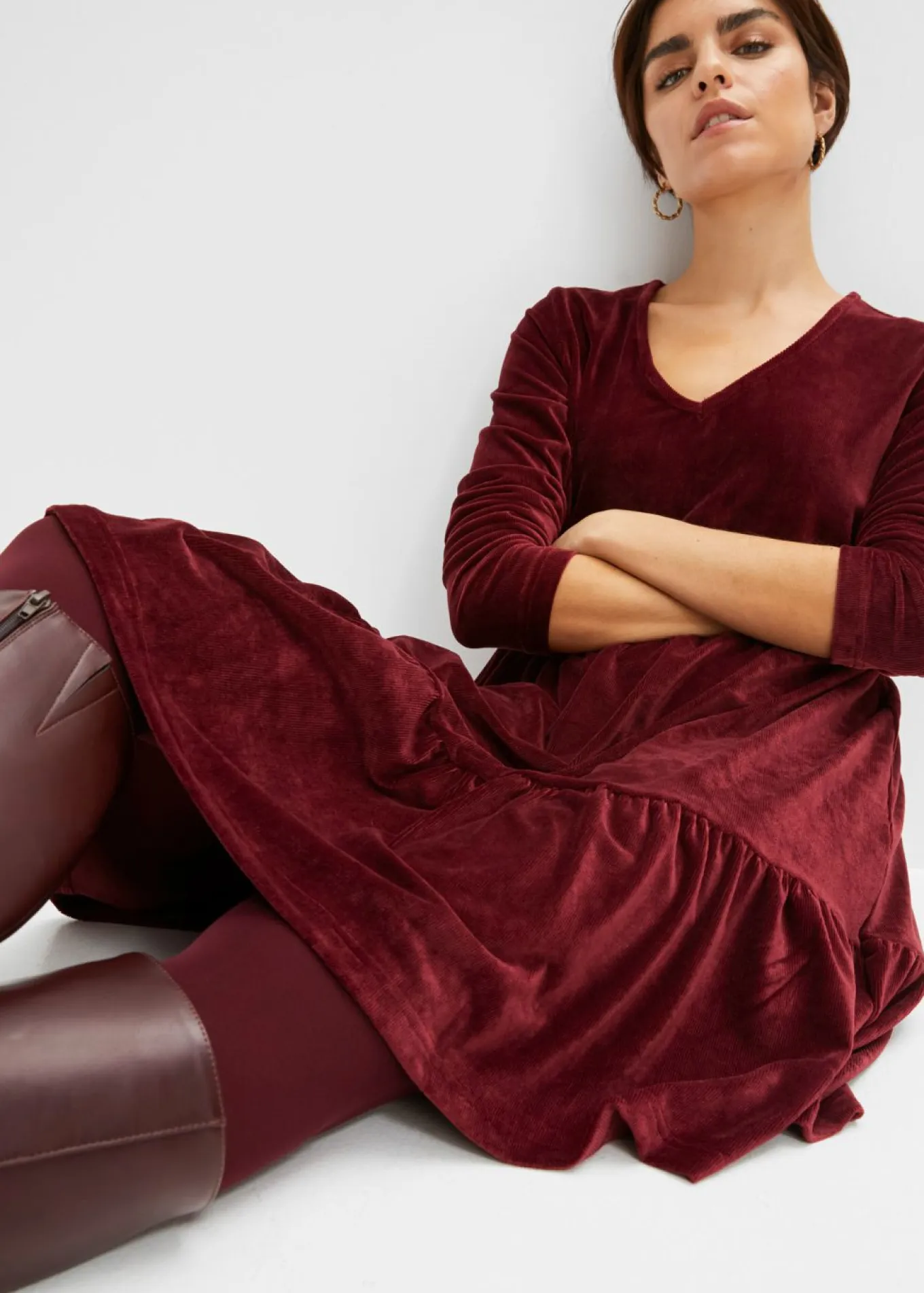 Vestido corto de terciopelo elástico