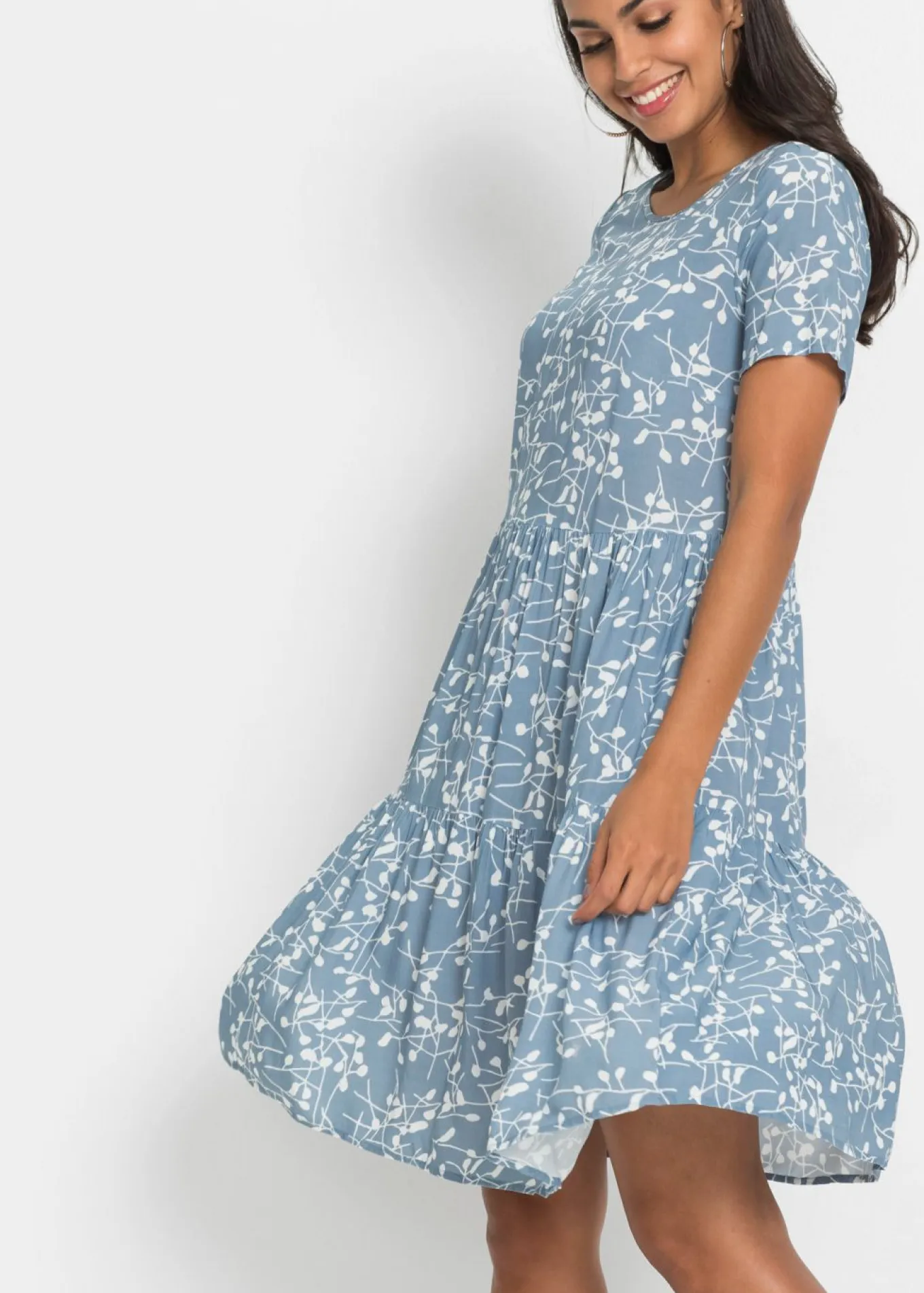 Vestido corto de viscosa fluida