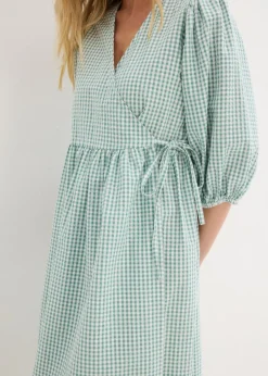 Vestido cruzado de material estructurado