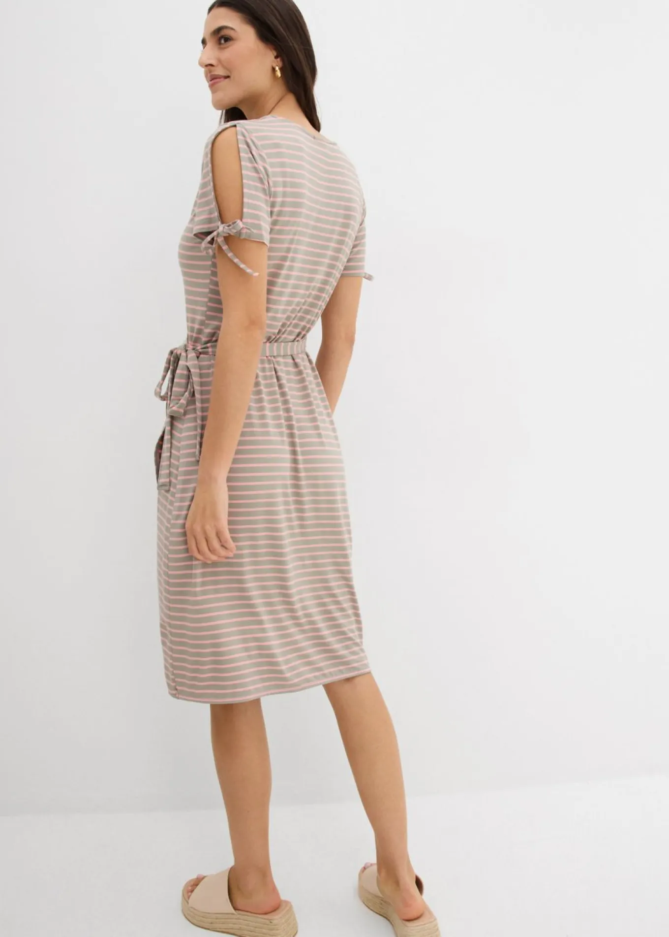 Vestido cruzado de mezcla fluida de viscosa y elastano