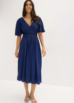 Vestido de cóctel con aplicación de encaje