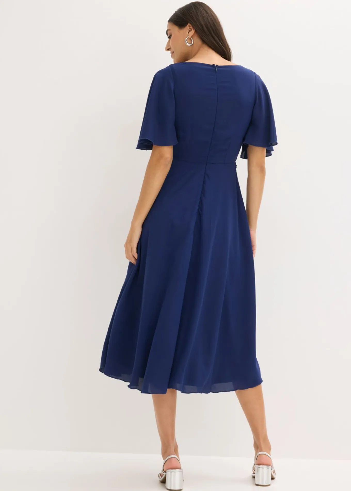 Vestido de cóctel con aplicación de encaje
