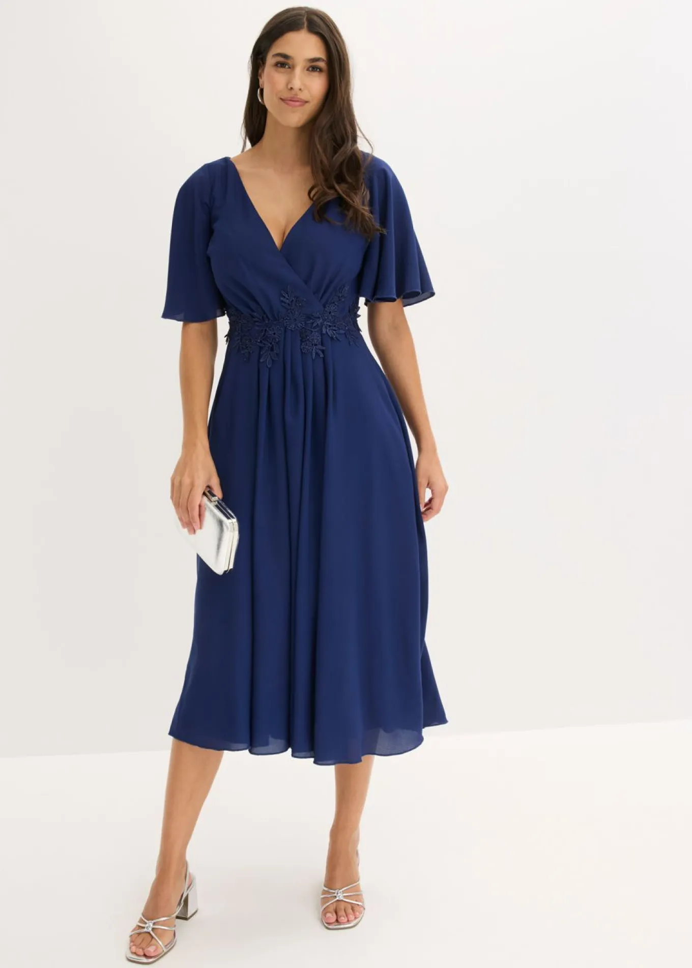 Vestido de cóctel con aplicación de encaje