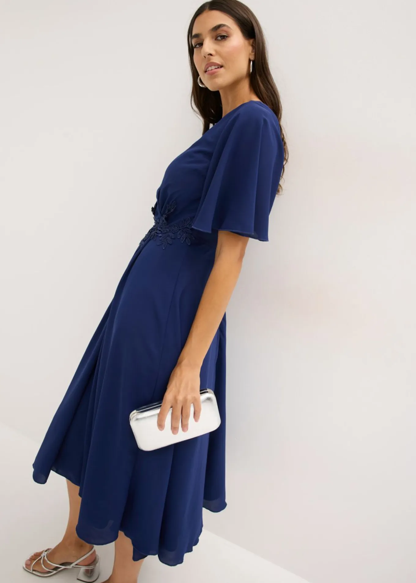 Vestido de cóctel con aplicación de encaje