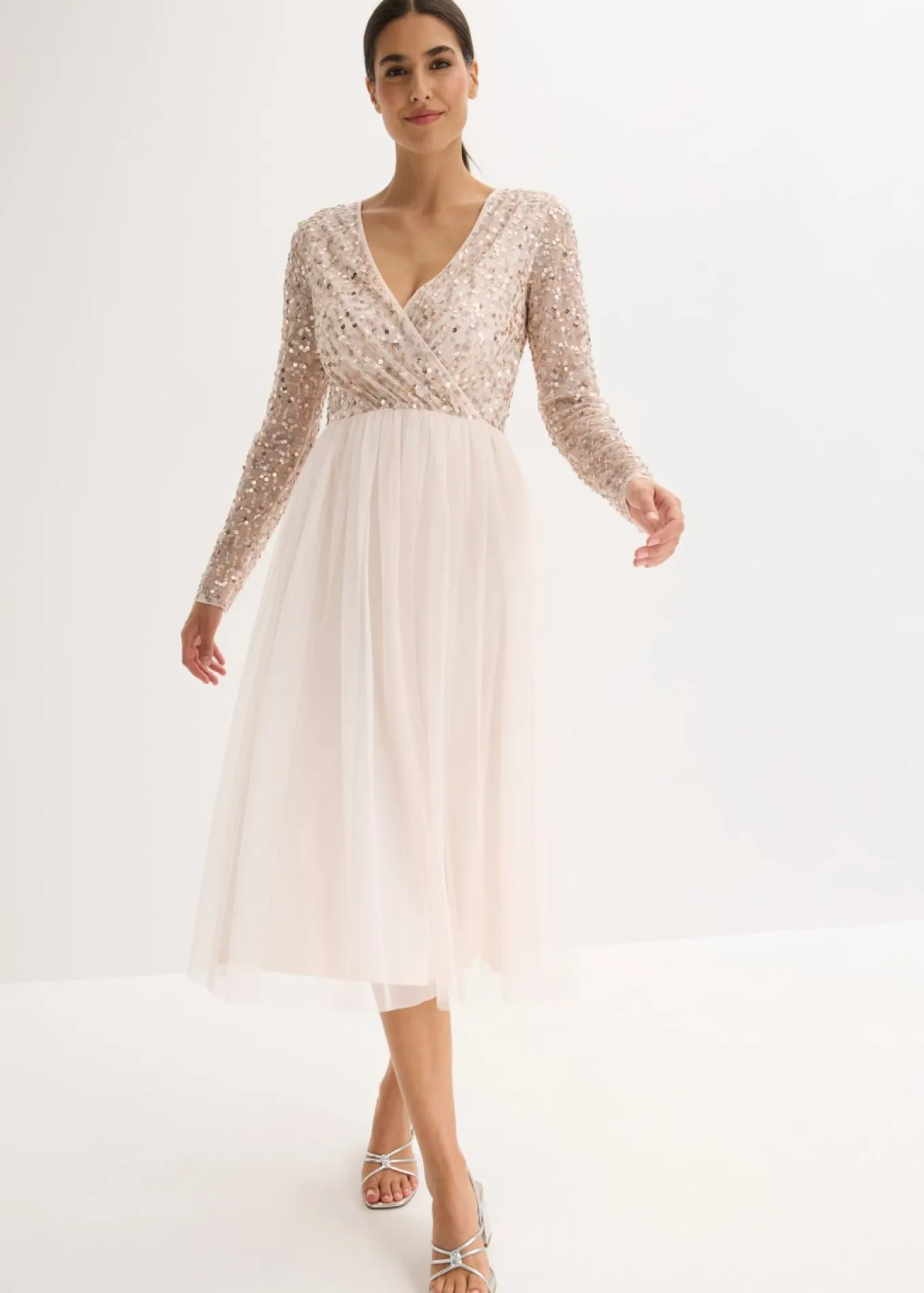 Vestido de cóctel con bordado de lentejuelas