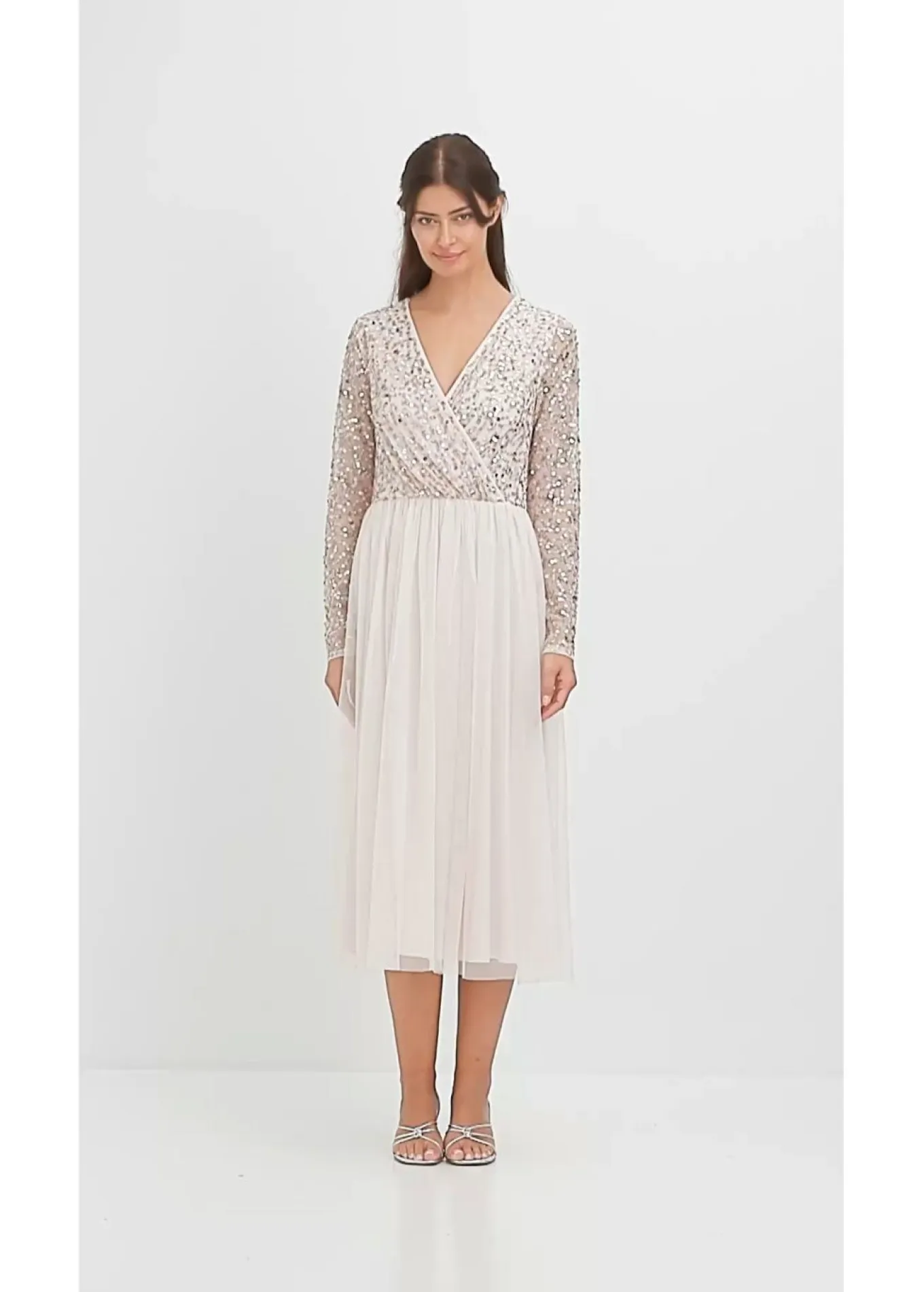 Vestido de cóctel con bordado de lentejuelas