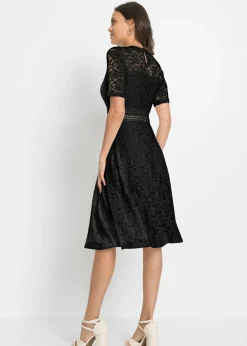 Vestido de encaje con ganchillo