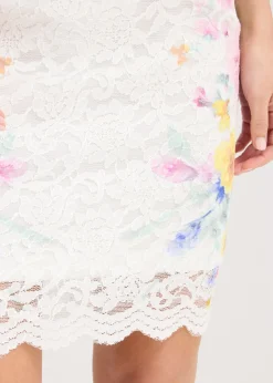Vestido de encaje con tirantes