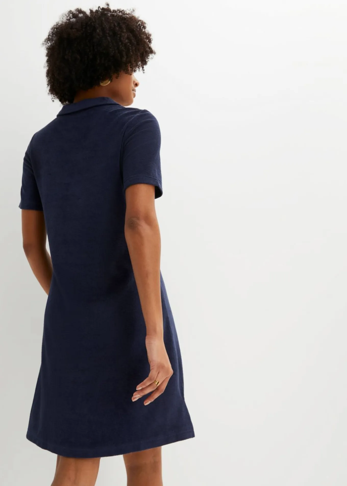 Vestido de froté hasta la rodilla con cuello tipo polo
