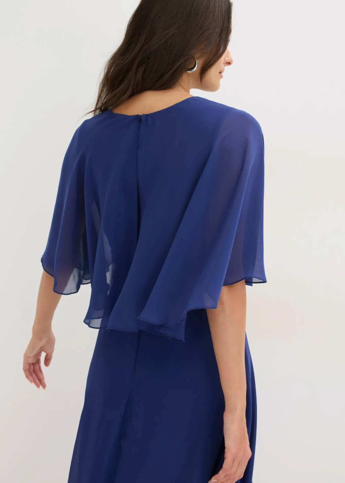 Vestido de gasa con aplicación de piedras