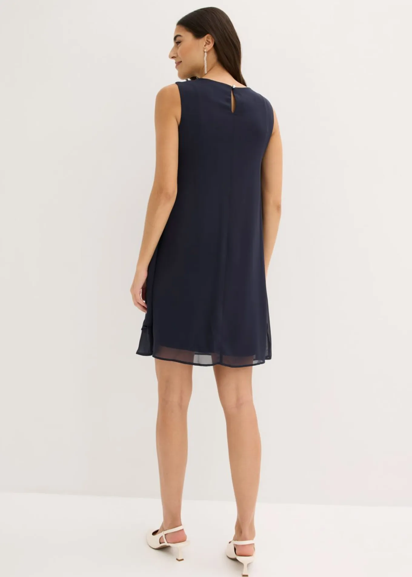 Vestido de gasa con aplicación de piedras