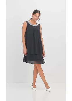 Vestido de gasa con aplicación de piedras