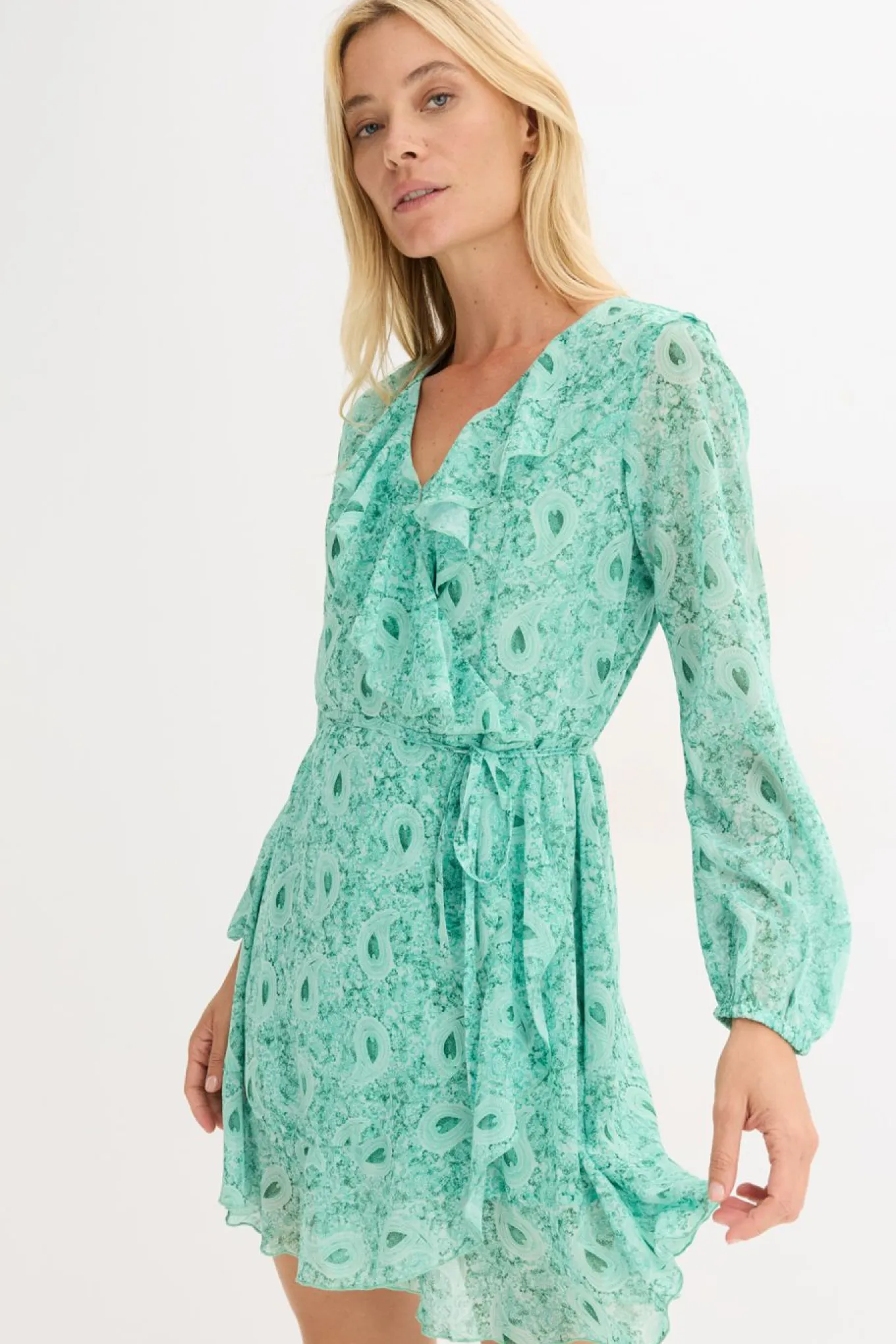 Vestido de gasa con corte en A