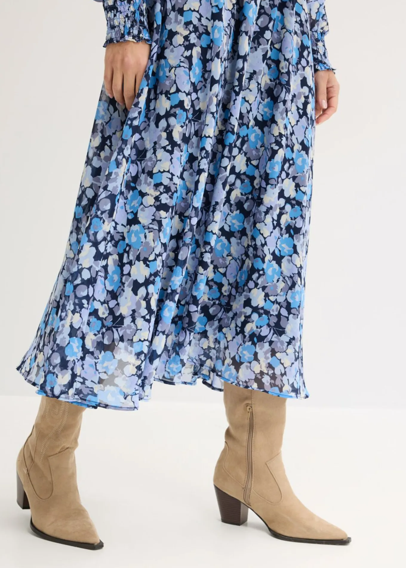 Vestido de gasa con cuello alto