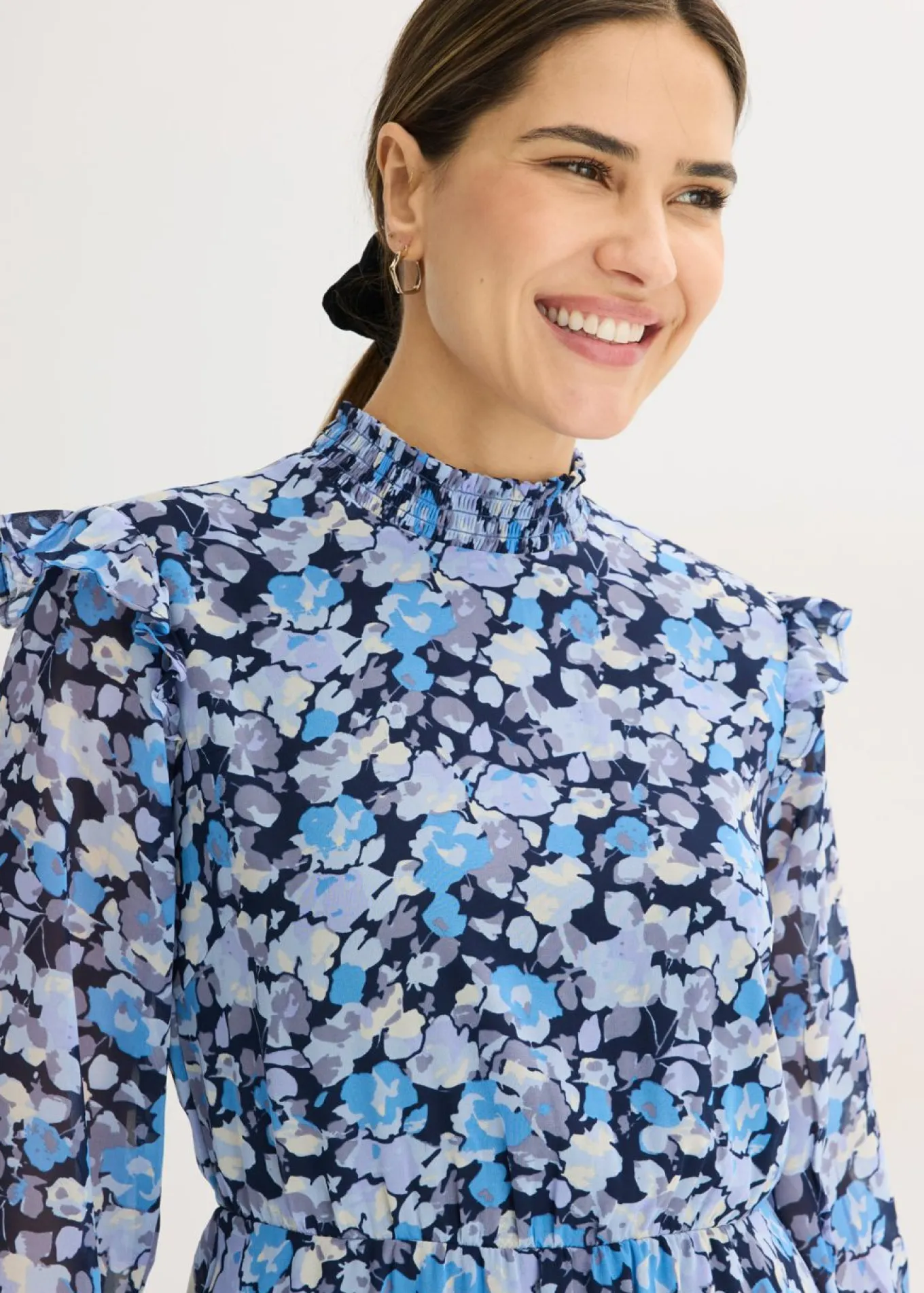 Vestido de gasa con cuello alto