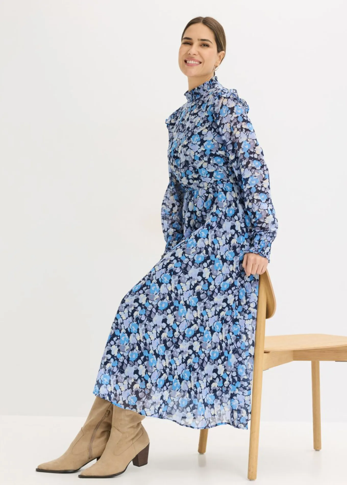 Vestido de gasa con cuello alto