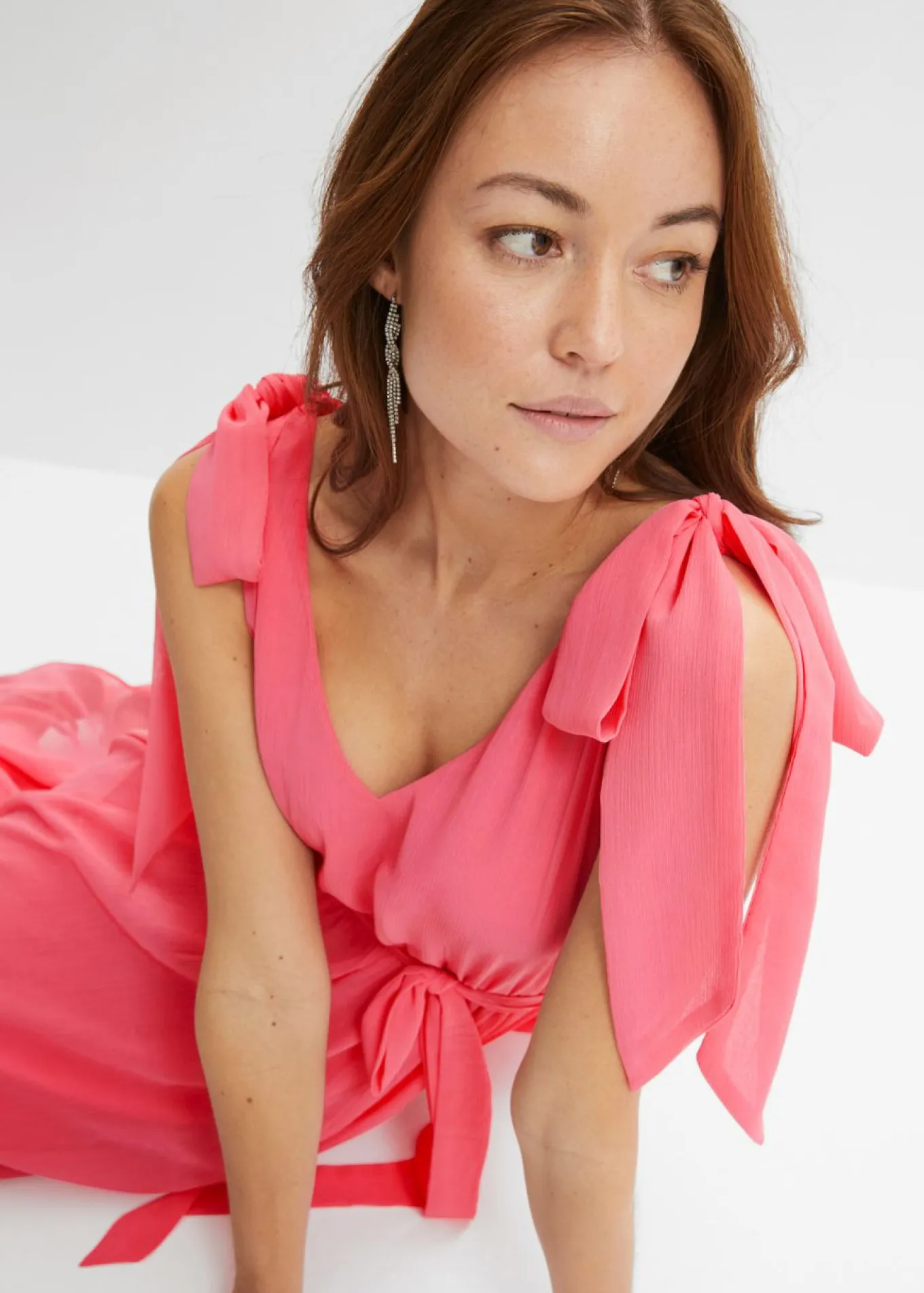 Vestido de gasa con detalles de lazo